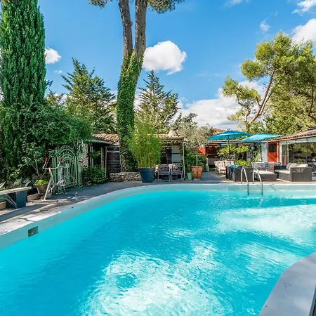 4 Bears Bed & Breakfast 3*