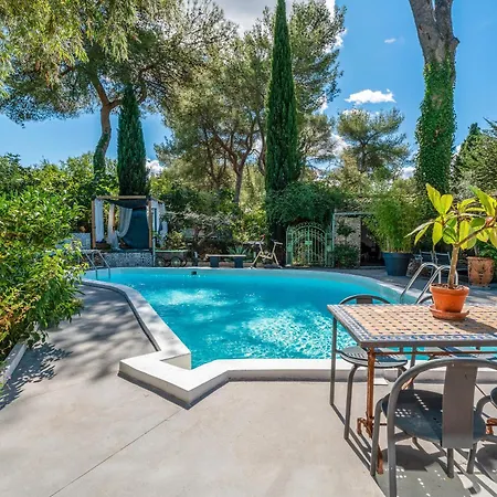 4 Bears לינה וארוחת בוקר