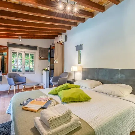 4 Bears Bed & Breakfast 3*