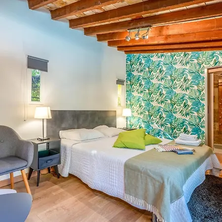 4 Bears Bed & Breakfast 3*